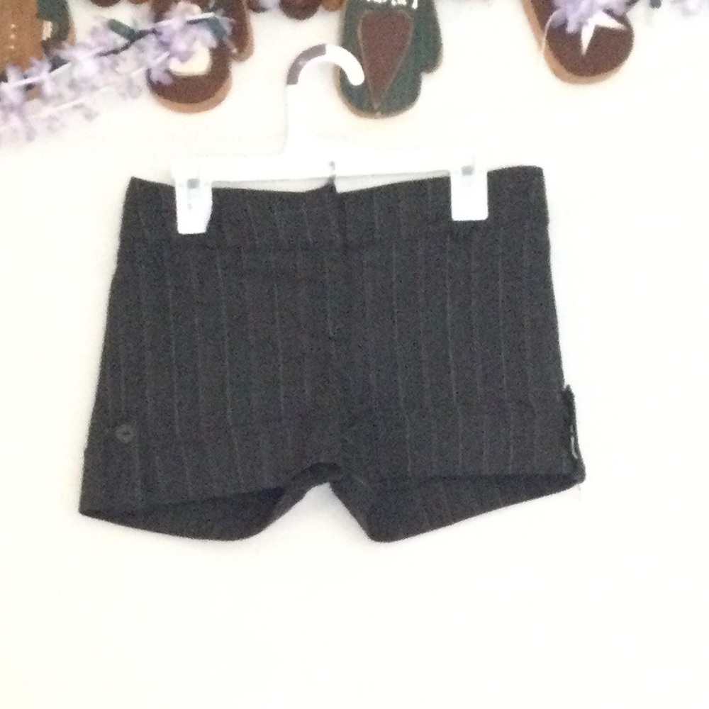 - Vintage Womens east of L.A . Petite shorts. Size 1 .